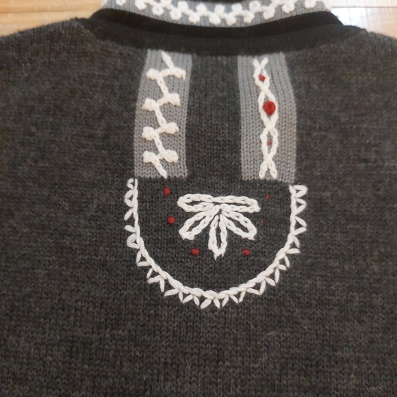 Terra Nostra collection embroidery wool blend cardigan size M - Picture 3 of 7